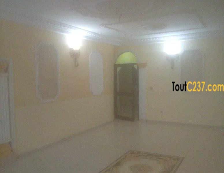 Duplex à louer à Makepe Douala