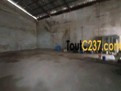 Entrepôt à louer à Akwa Douala
