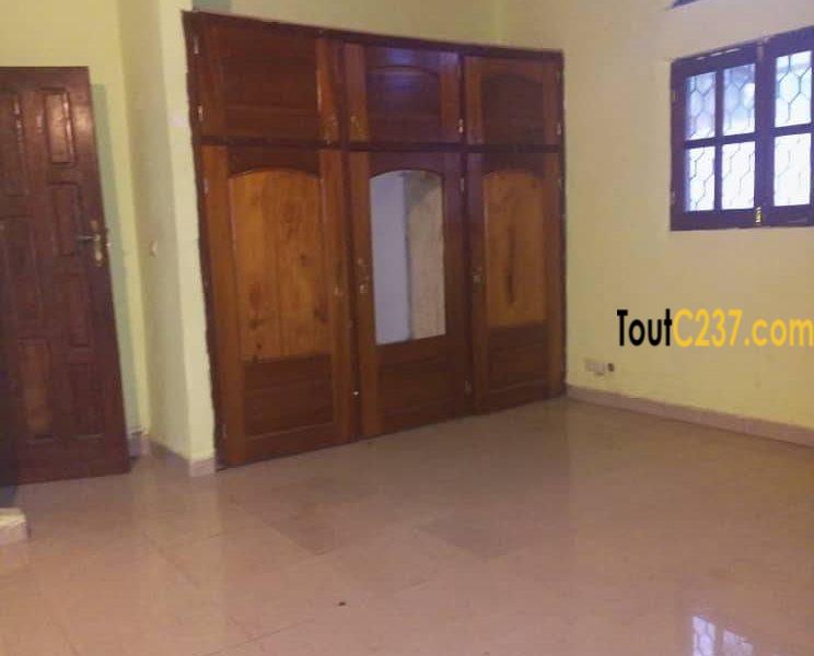 Villa à louer à Makepe Douala
