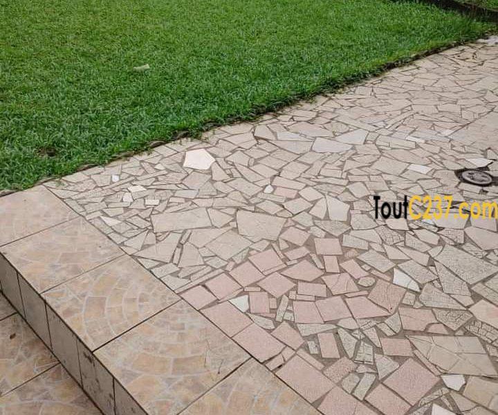 Maison à louer à Logpom Douala