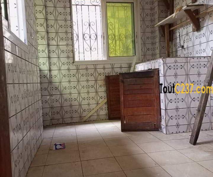 Maison à louer à Logpom Douala
