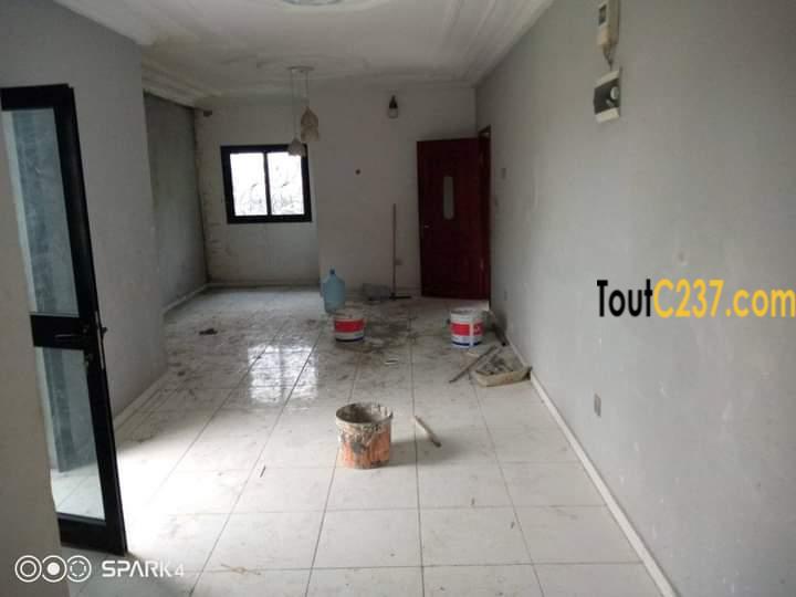 Maison duplex à vendre à Makepe