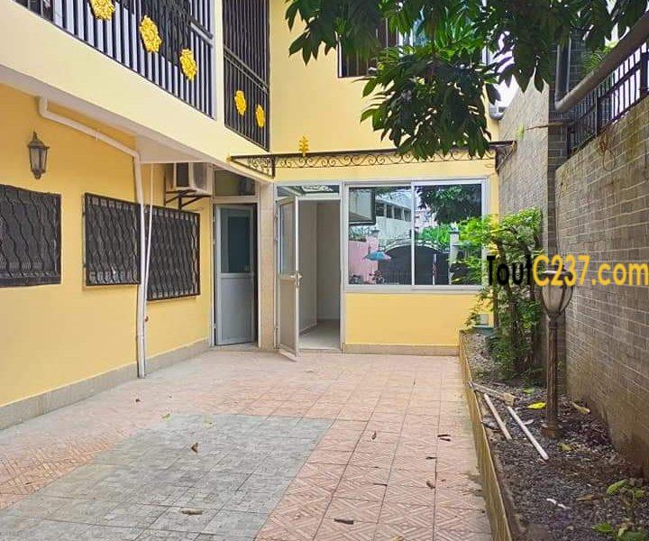 Appartement à louer à Bonapriso Douala