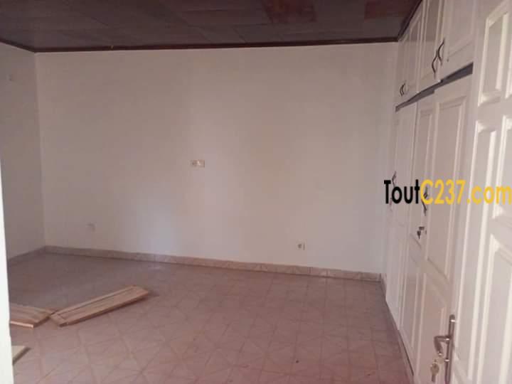 Appartement à louer à Bonapriso Douala