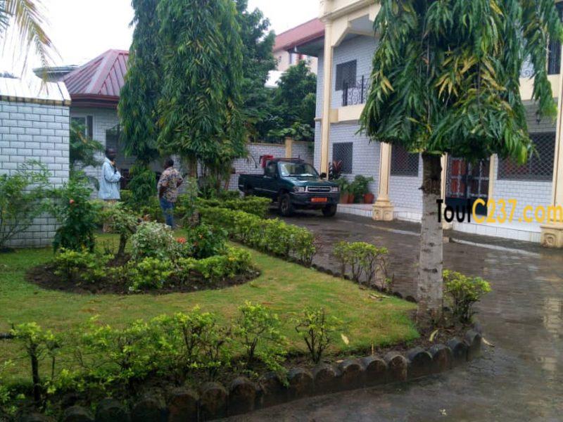 Vaste Duplex à louer à Makepe, Douala