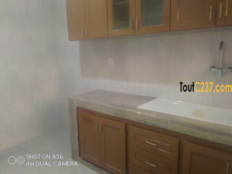 Appartement Neuf à louer à Logbessou (Commissariat)