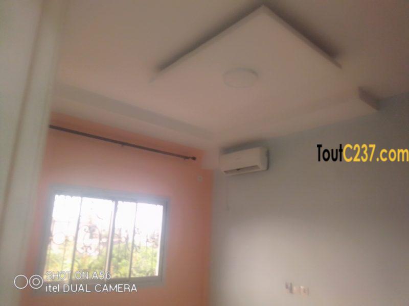 Appartement Neuf à louer à Logbessou (Commissariat)