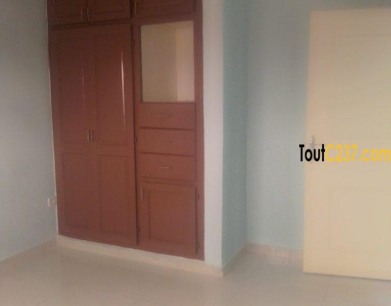 Appartement Neuf à louer à Logbessou (Commissariat)
