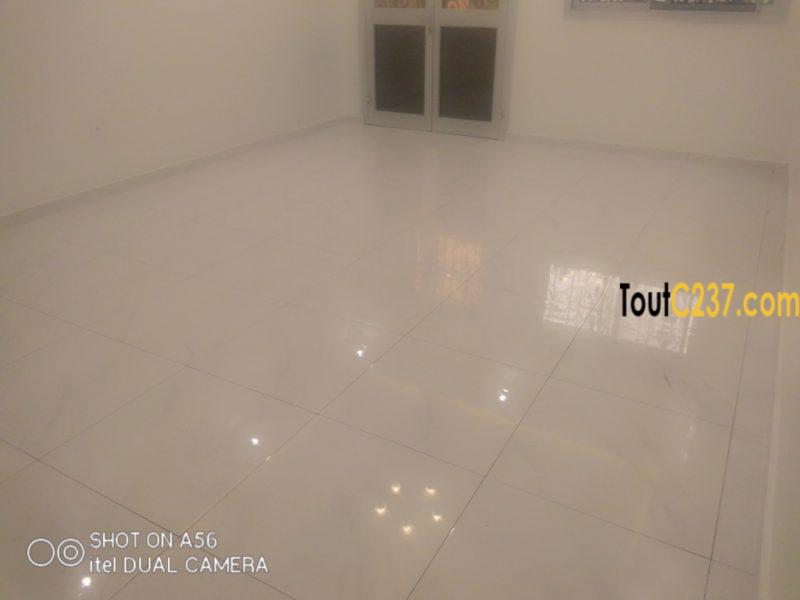 Appartement Neuf à louer à Logbessou (Commissariat)