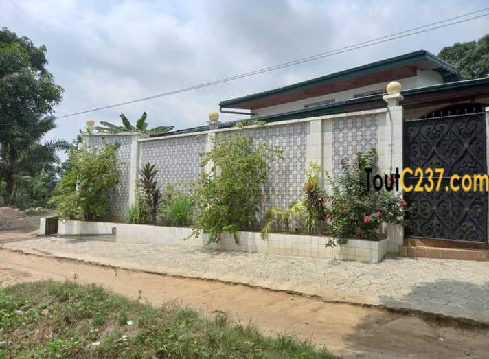 Maison Duplex à vendre à Pk13 Douala