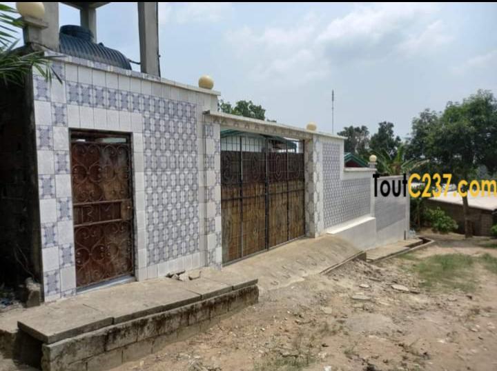 Maison Duplex à vendre à Pk13 Douala