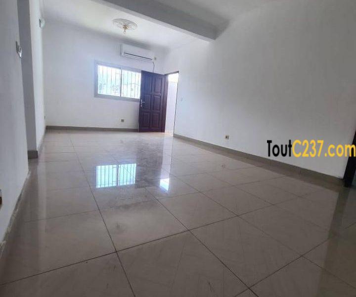 Appartement neuf à louer à Makepe