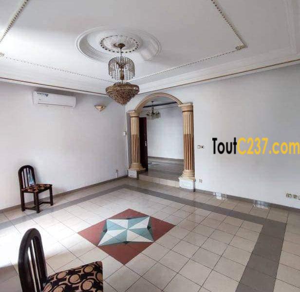 Maison en duplex à louer à makepe