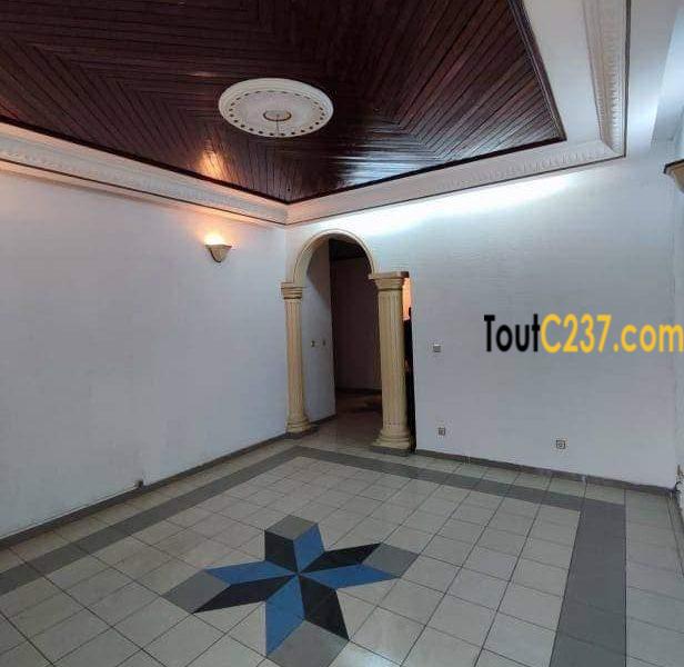 Maison en duplex à louer à makepe