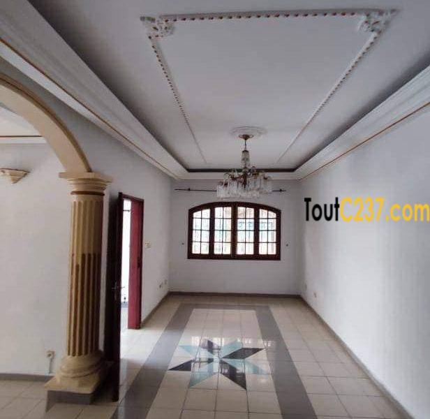 Maison en duplex à louer à makepe