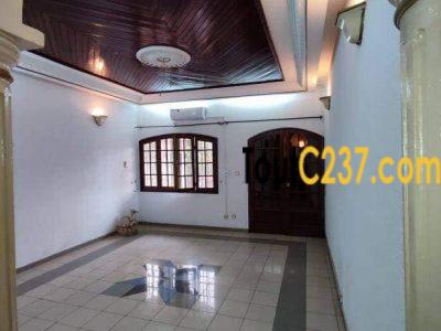 Maison en duplex à louer à makepe