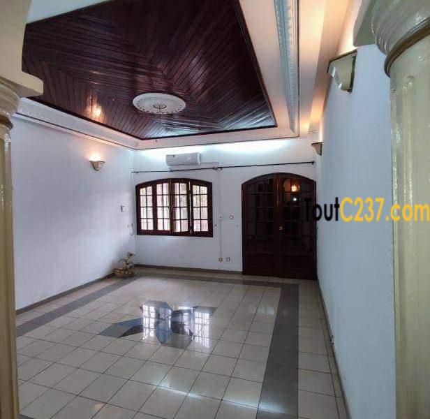 Maison en duplex à louer à makepe