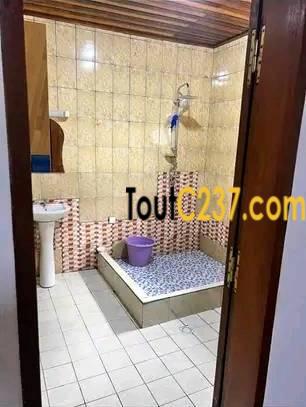 Vaste villa à louer à Bonamoussadi