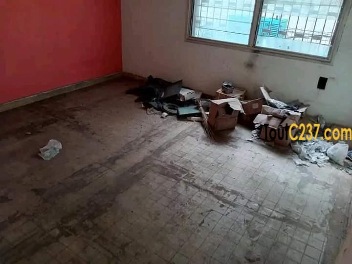 Entrepôt à louer a Bonapriso, Douala