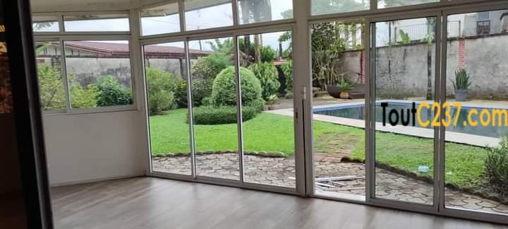 Duplex à louer à Bonapriso (Youpwe) Douala