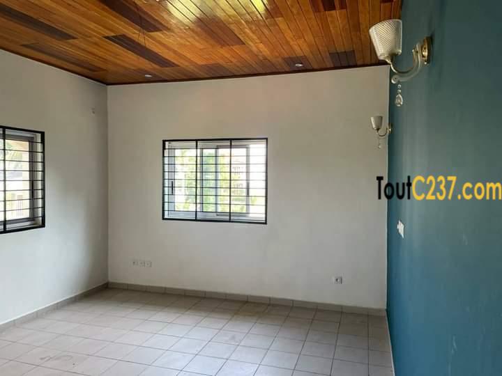 Maison en duplex à vendre à Yassa