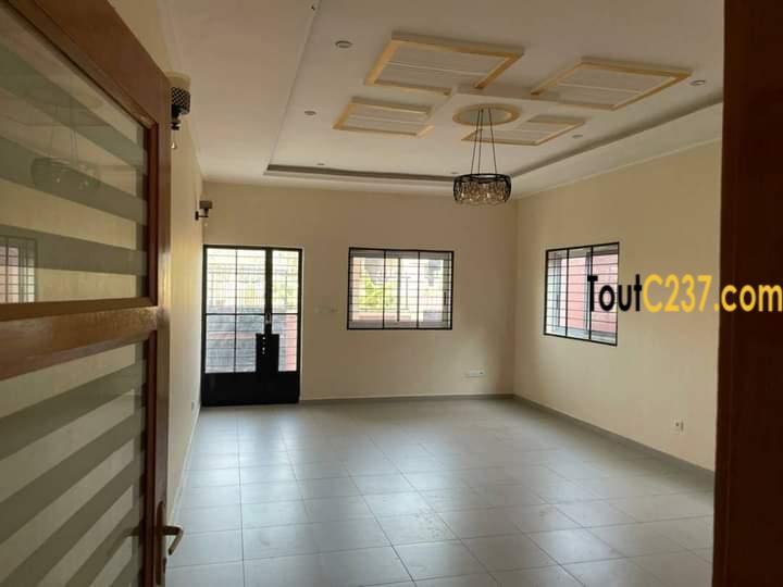 Maison en duplex à vendre à Yassa