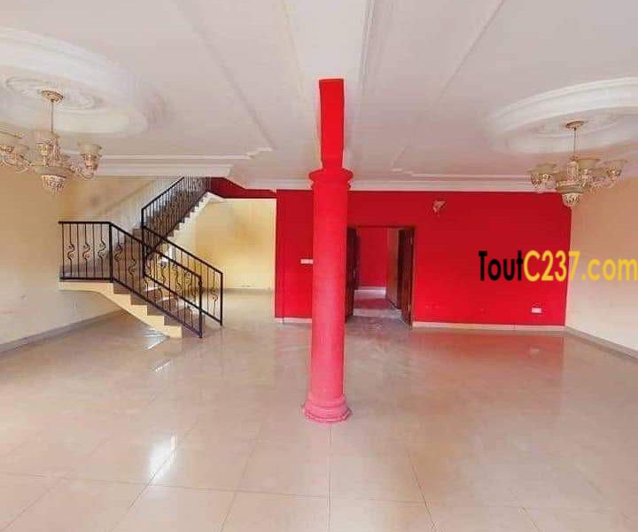 Maison en duplex à louer à Logpom Douala