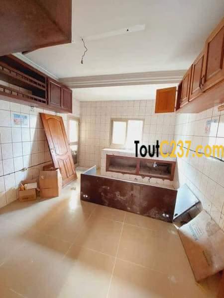 Maison en duplex à louer à Logpom Douala