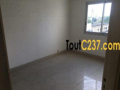 Studio Haut Standing à louer à Bonanjo