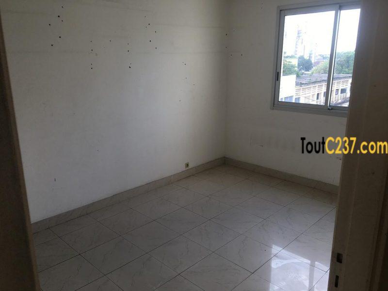 Studio Haut Standing à louer à Bonanjo