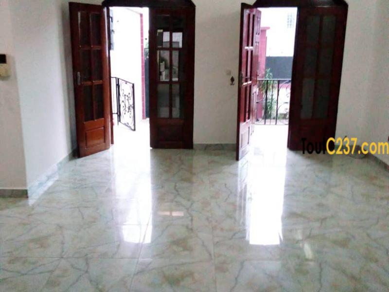 Appartement privé à louer à Makepe