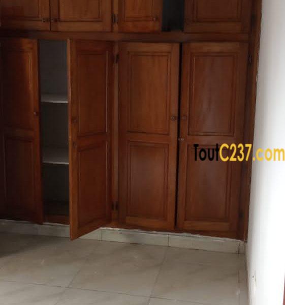 Appartement à louer à Bonamoussadi Douala