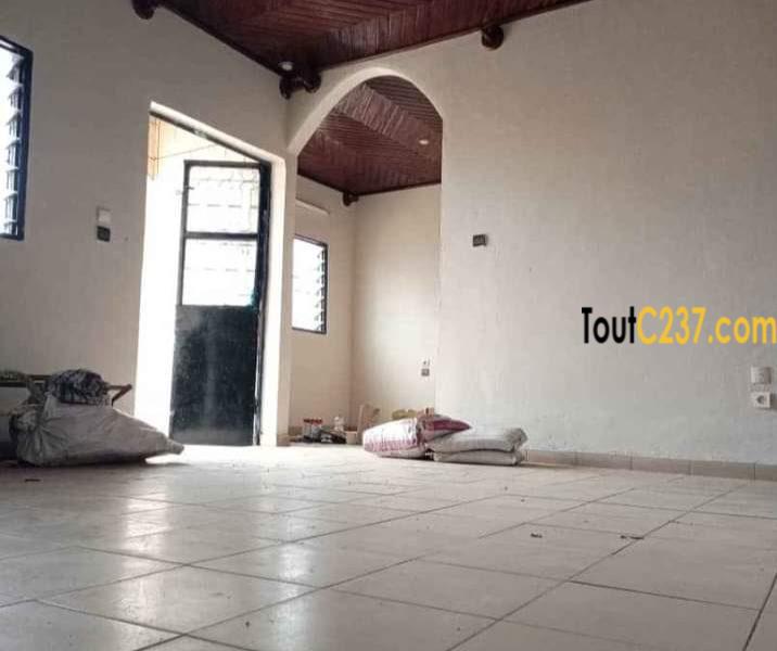 Maison en villa a louer à Logbessou Pk14