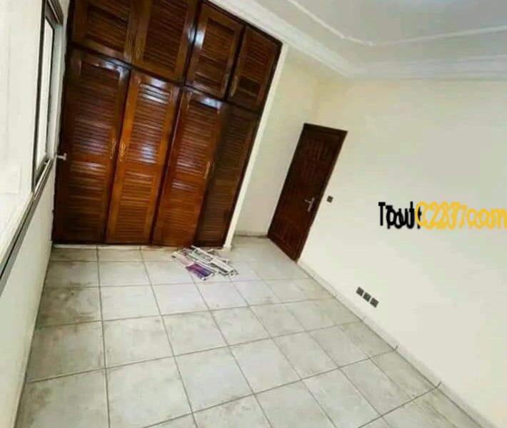 Appartement à louer à Bonamoussadi, Douala