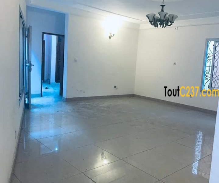 Appartement à louer à Bonamoussadi, Douala