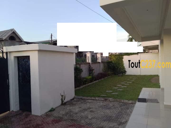 Maison en villa à louer à Makepe Douala