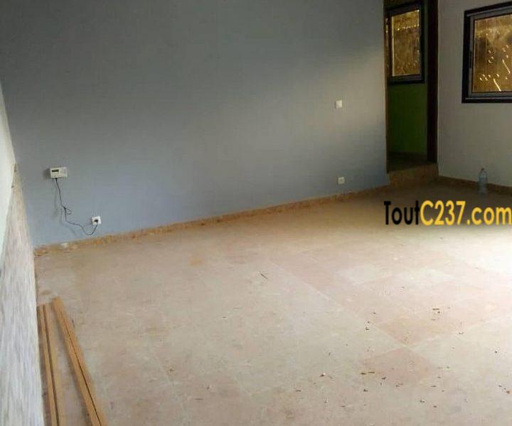 Maison en villa à louer à Logpom, Douala