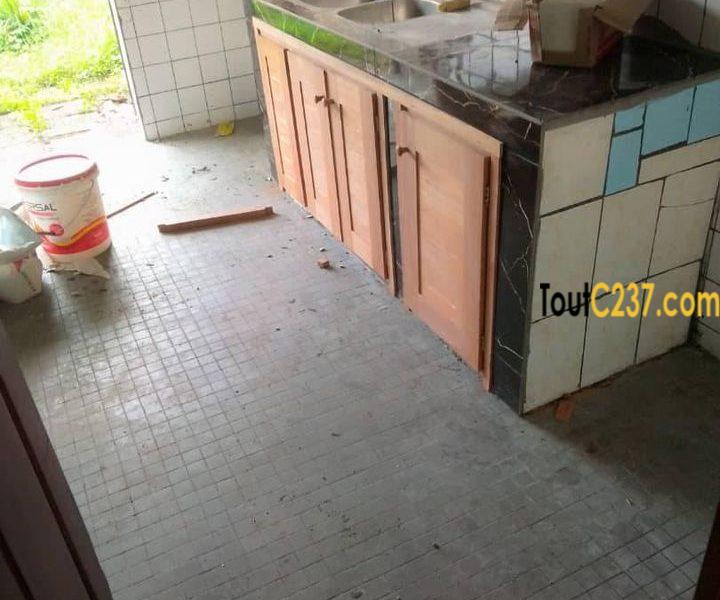 Maison en villa à louer à Logpom, Douala