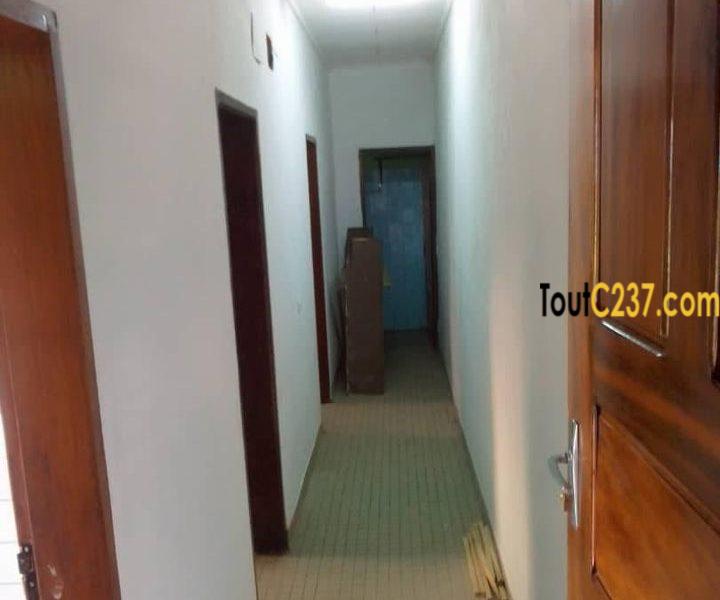 Maison en villa à louer à Logpom, Douala