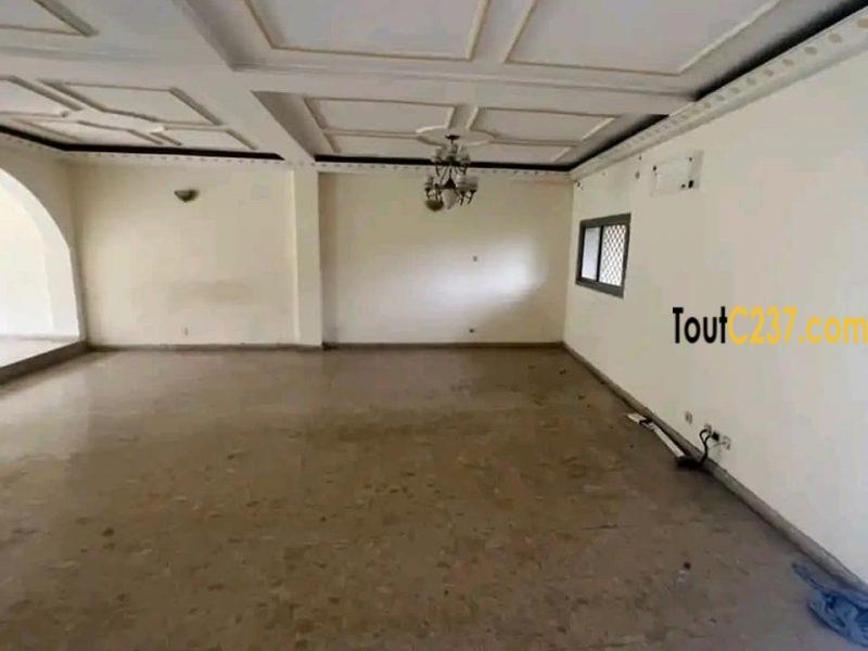 Maison en Villa à louer à Bali, Douala