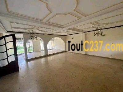 Maison en Villa à louer à Bali, Douala