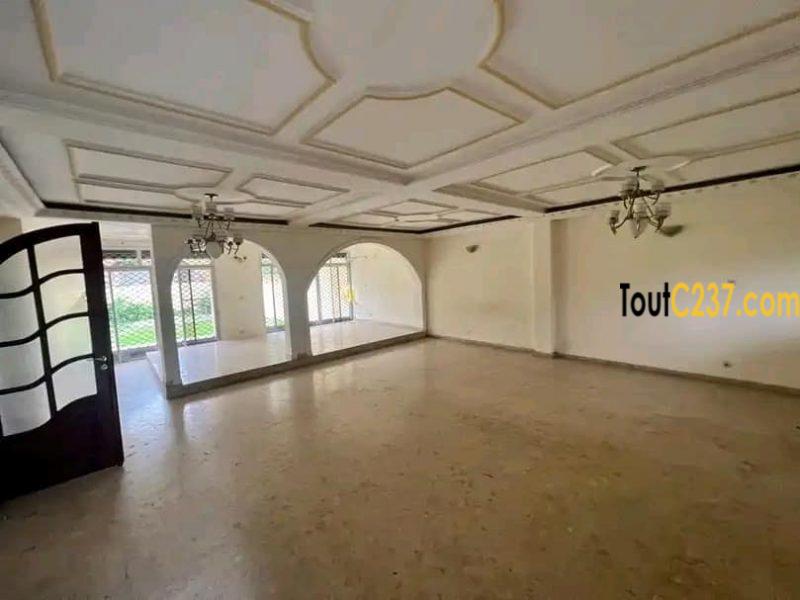 Maison en Villa à louer à Bali, Douala