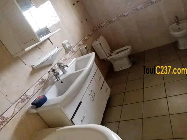 Maison en Villa à louer à Bali, Douala