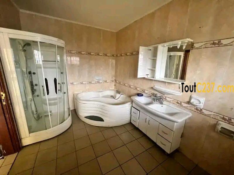 Maison en Villa à louer à Bali, Douala