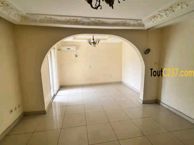 Maison en Villa à louer à Bali, Douala