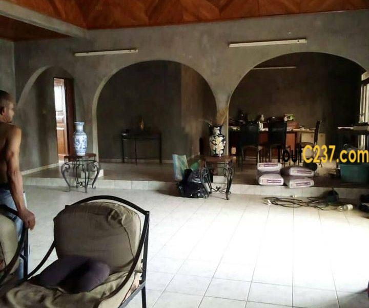 Maison duplex à vendre à Pk12, Douala