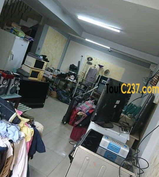 Boutique avec mezzanine à louer à Bonamoussadi