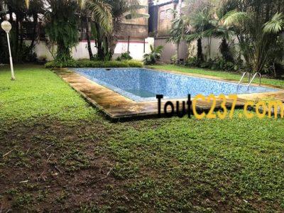 Maison en duplex à louer à Bonapriso