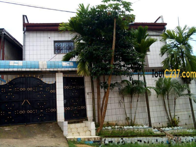 Maison en duplex à vendre à Beedi Douala