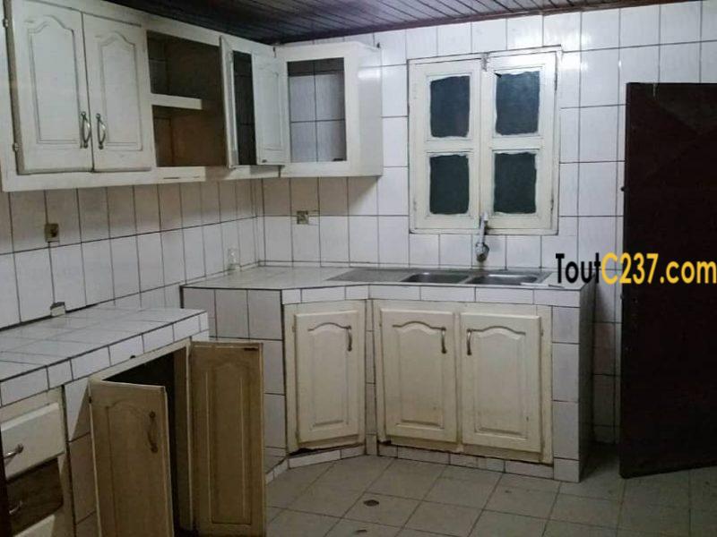Maison villa à louer a Makepe Douala